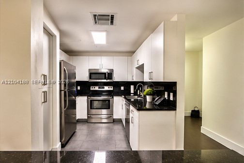 185 SE 14th Ter #1703, Miami FL 33131