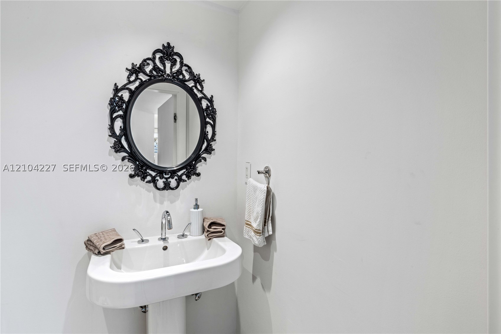 400 Alton Rd #610, Miami Beach FL 33139