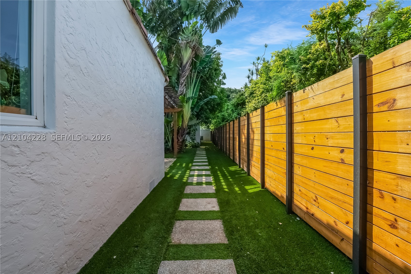 718 NE 87th St, Miami FL 33138
