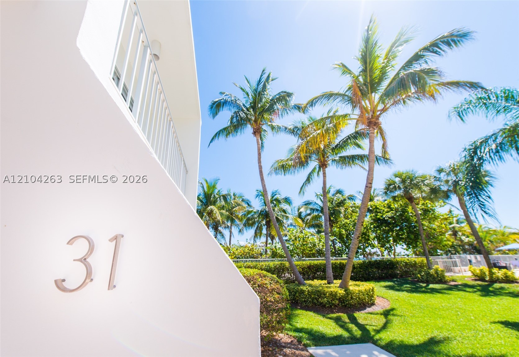881 Ocean Dr #TH31, Key Biscayne FL 33149