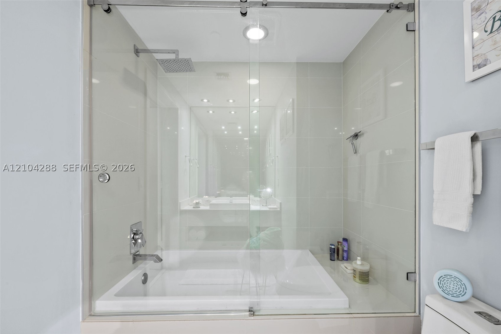55 SW 9th St #2309, Miami FL 33130
