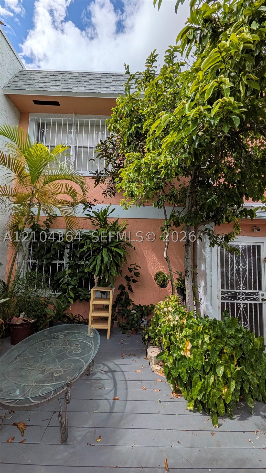 502 NW 11th St, Miami FL 33136
