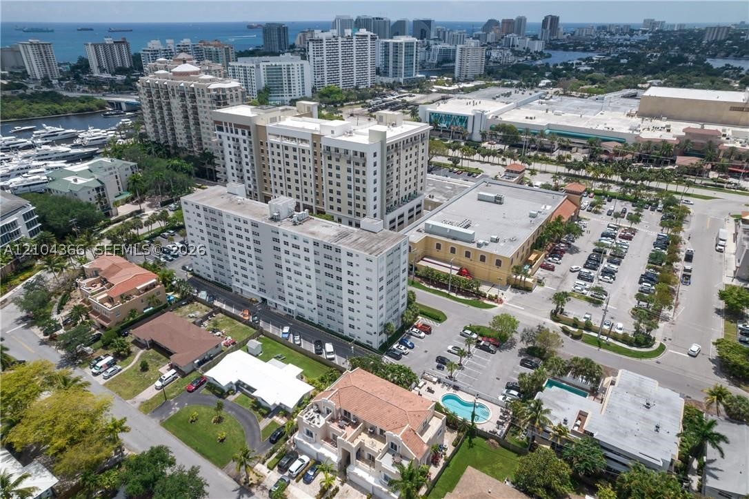 2555 NE 11th St #301, Fort Lauderdale FL 33304