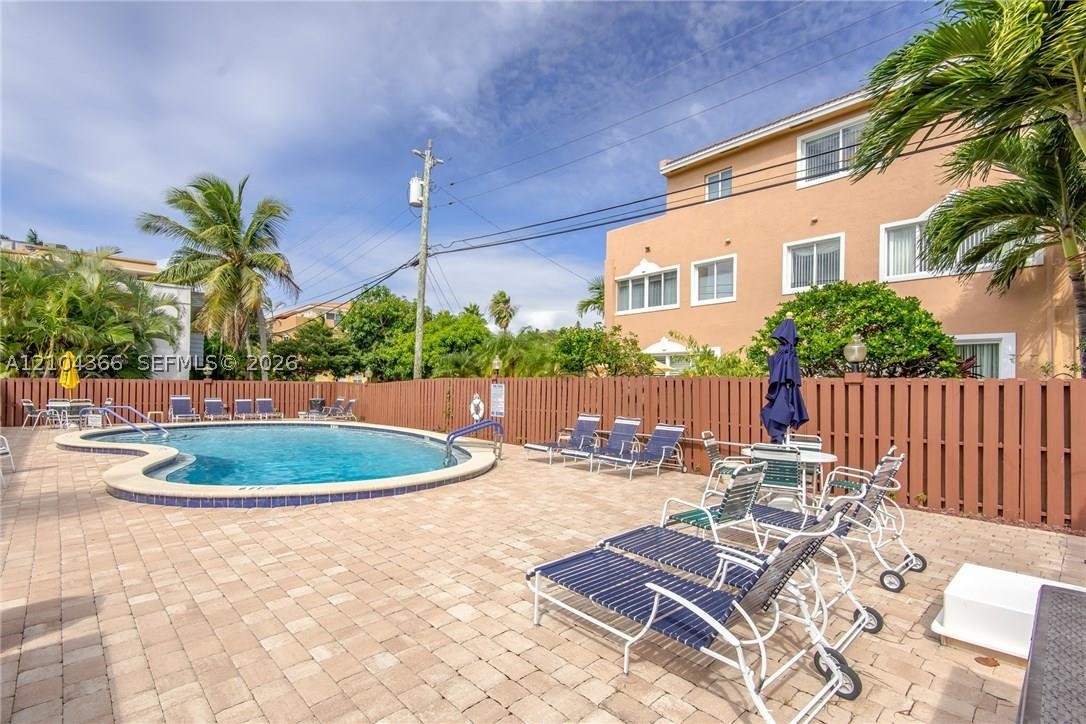 2555 NE 11th St #301, Fort Lauderdale FL 33304