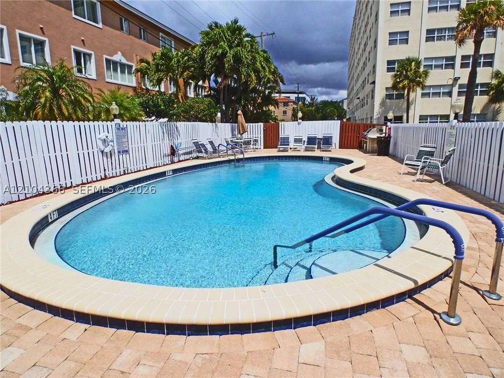 2555 NE 11th St #301, Fort Lauderdale FL 33304