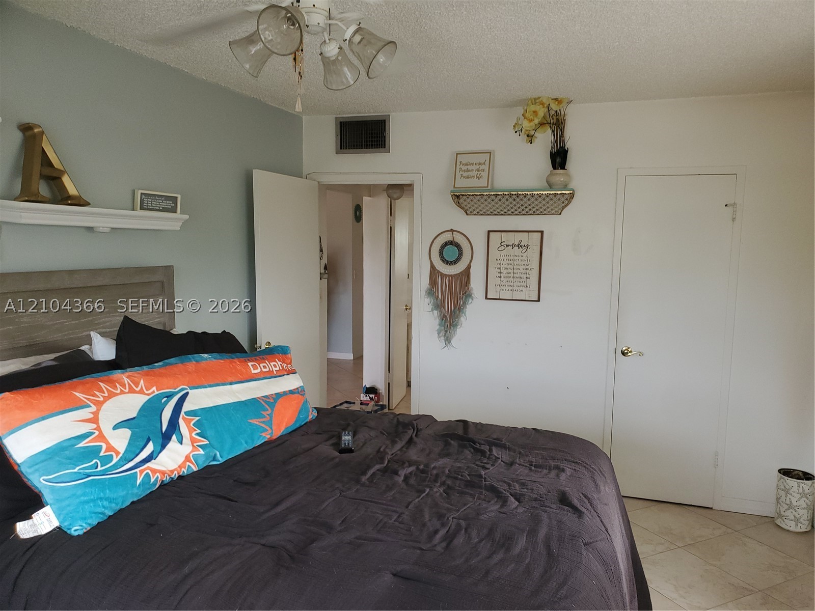 2555 NE 11th St #301, Fort Lauderdale FL 33304