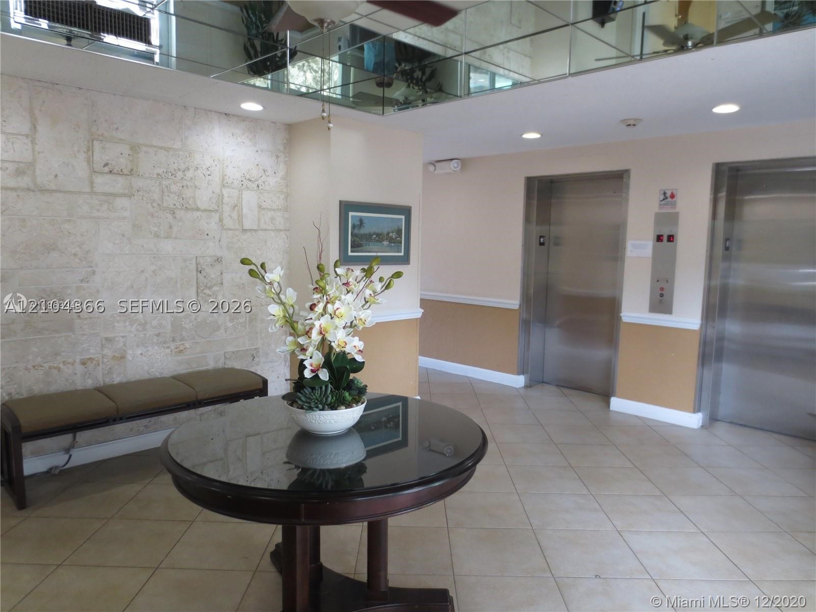 2555 NE 11th St #301, Fort Lauderdale FL 33304