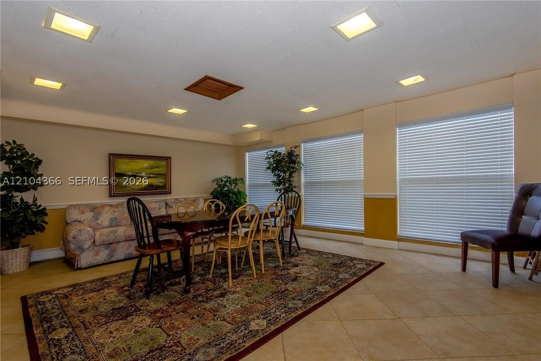 2555 NE 11th St #301, Fort Lauderdale FL 33304