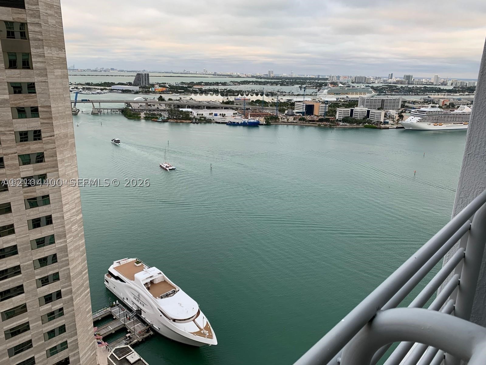 335 S Biscayne Blvd #3406, Miami FL 33131
