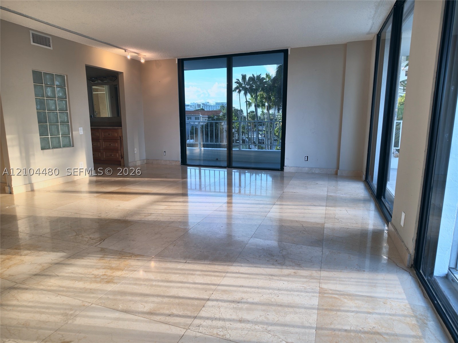 200 SE 15th Rd #4I, Miami FL 33129