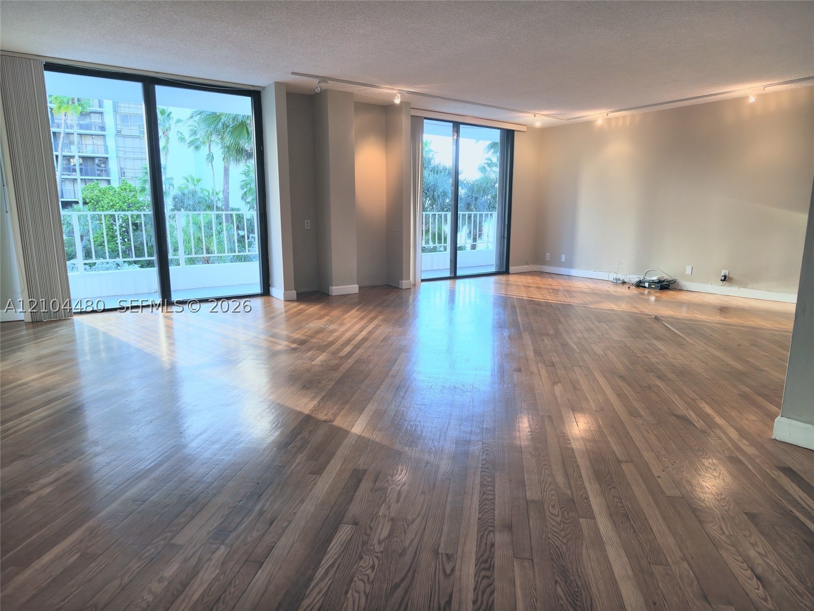 200 SE 15th Rd #4I, Miami FL 33129