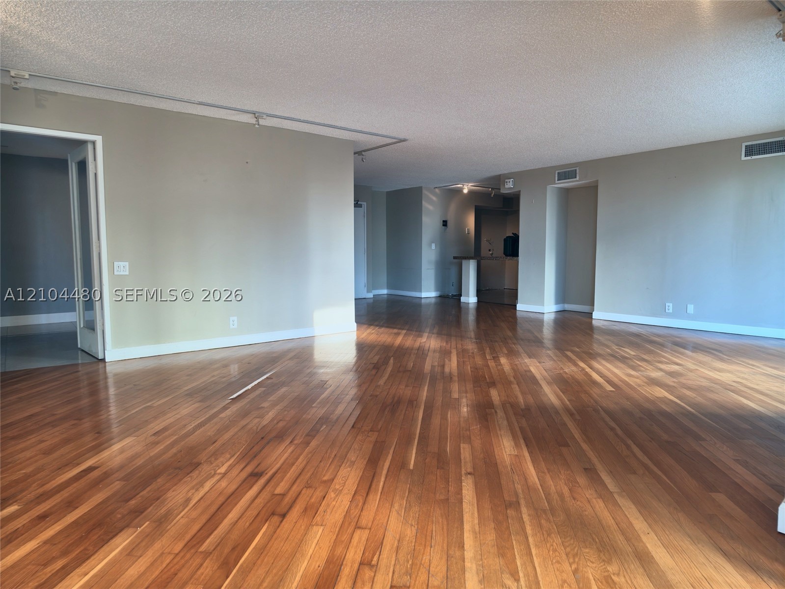 200 SE 15th Rd #4I, Miami FL 33129