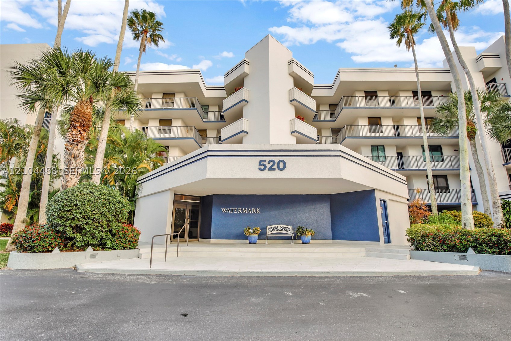 520 SE 12th St #305, Dania Beach FL 33004
