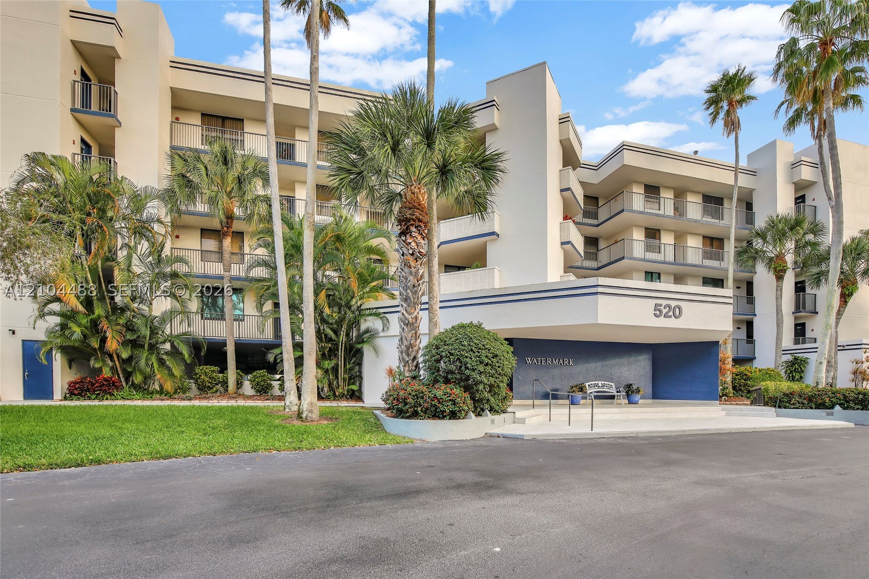 520 SE 12th St #305, Dania Beach FL 33004