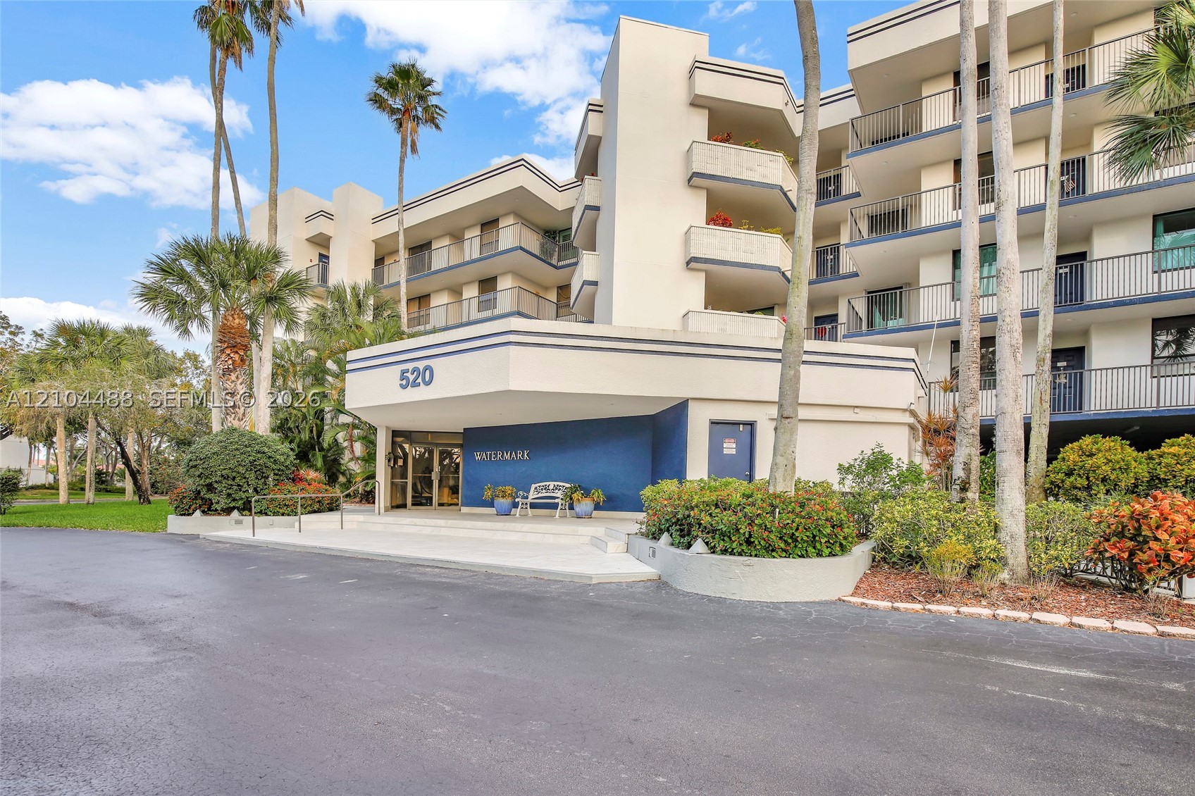 520 SE 12th St #305, Dania Beach FL 33004