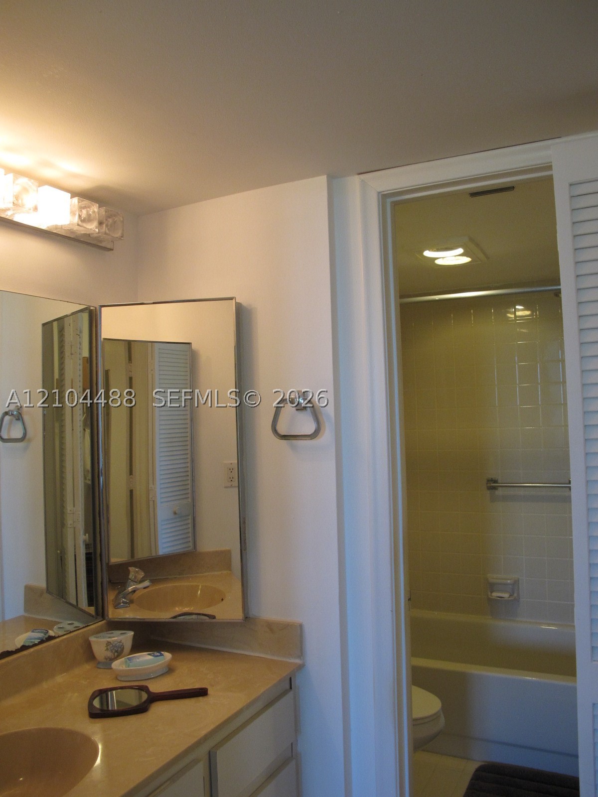520 SE 12th St #305, Dania Beach FL 33004