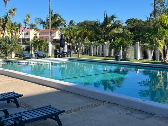 520 SE 12th St #305, Dania Beach FL 33004