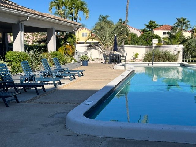 520 SE 12th St #305, Dania Beach FL 33004