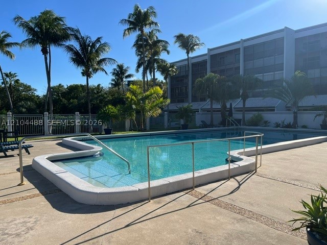 520 SE 12th St #305, Dania Beach FL 33004