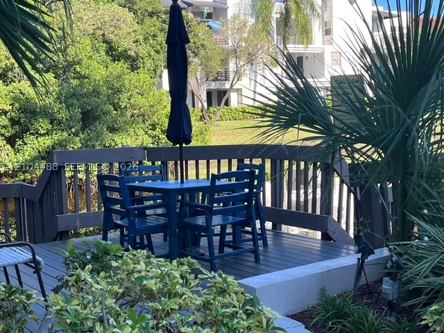 520 SE 12th St #305, Dania Beach FL 33004