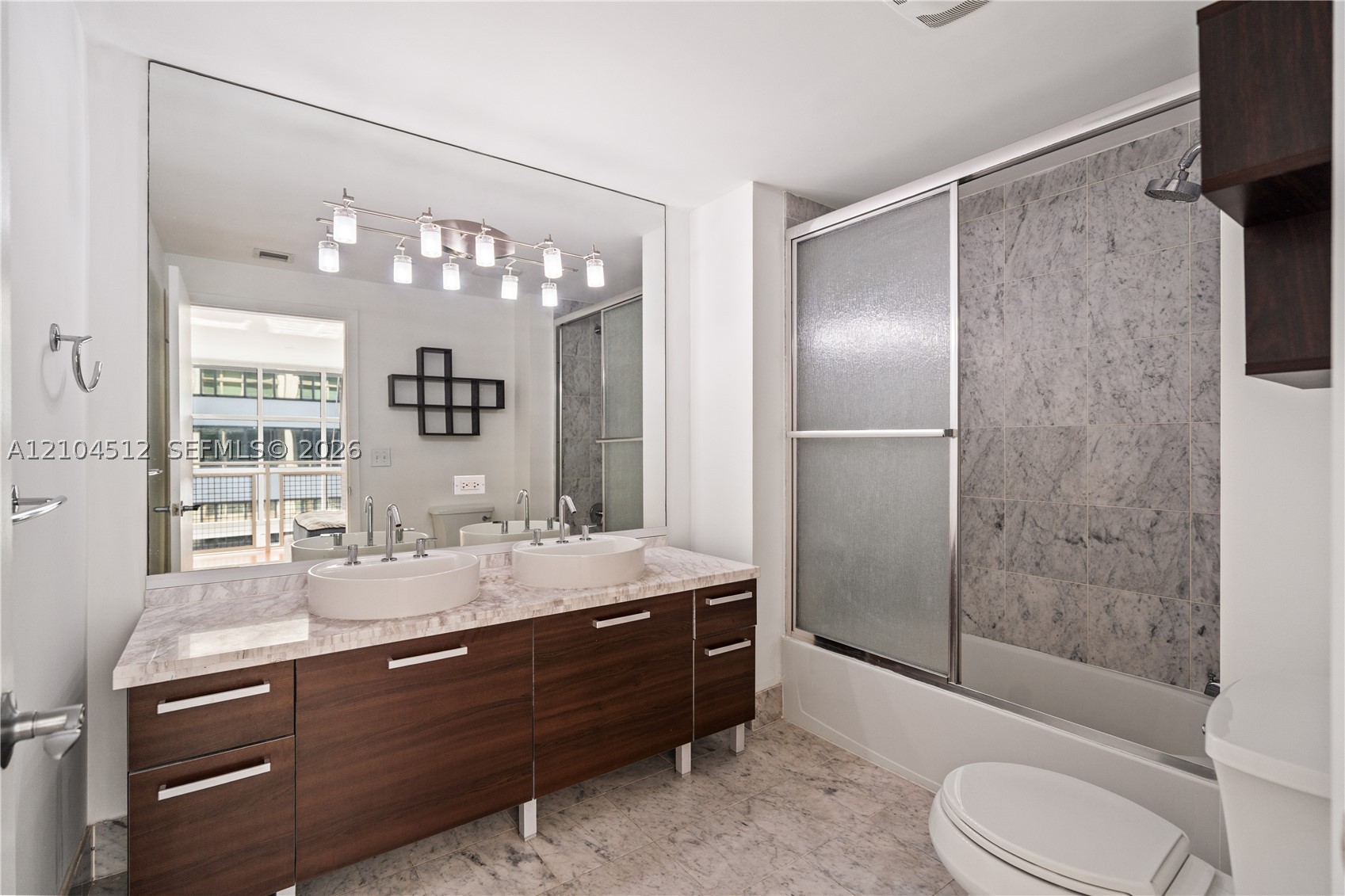253 NE 2nd St #424, Miami FL 33132