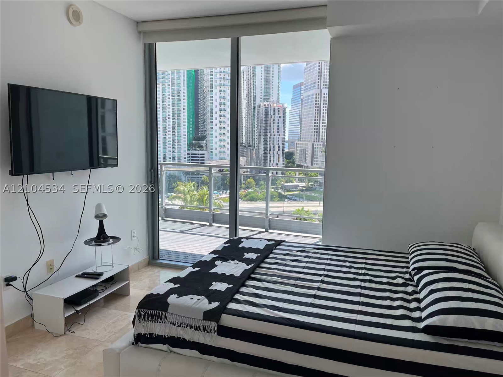 90 SW 3rd St #1615, Miami FL 33130