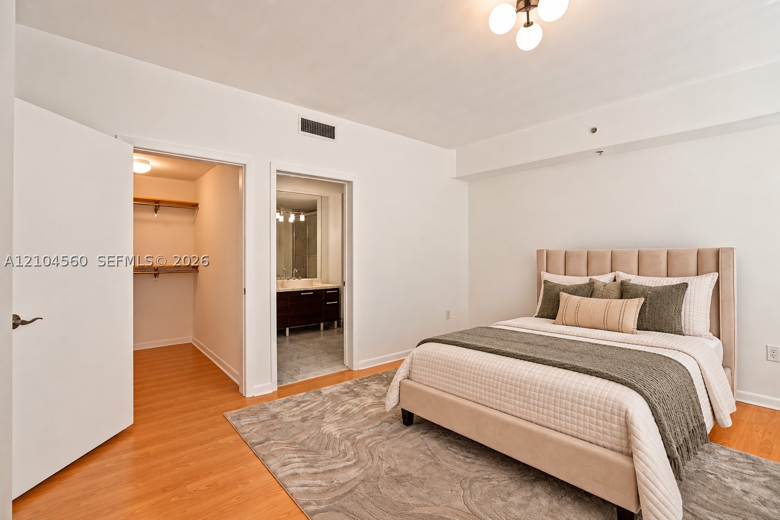 253 NE 2nd St #424, Miami FL 33132