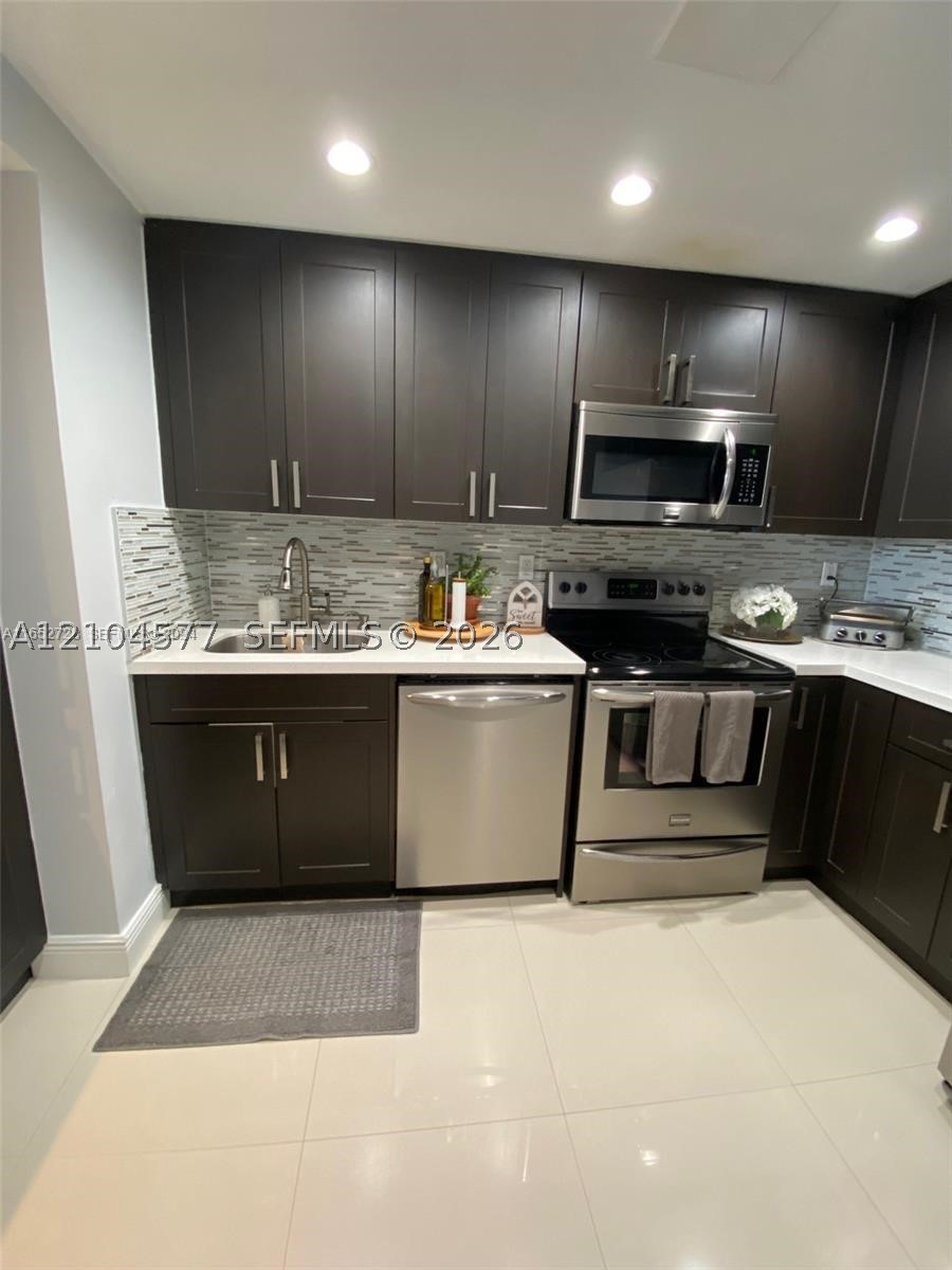 3701 N Country Club Dr #508, Aventura FL 33180