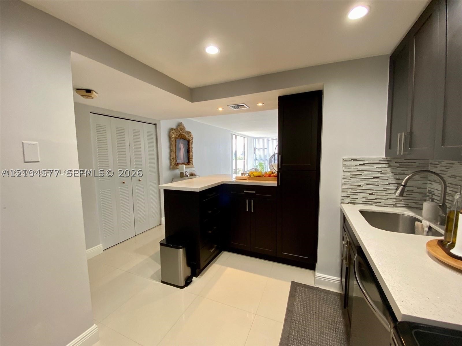 3701 N Country Club Dr #508, Aventura FL 33180
