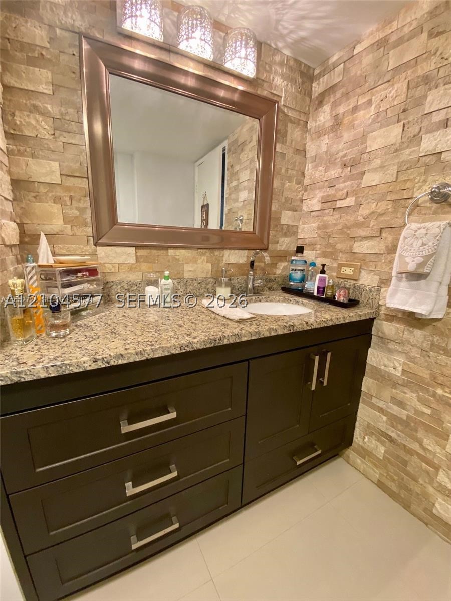 3701 N Country Club Dr #508, Aventura FL 33180