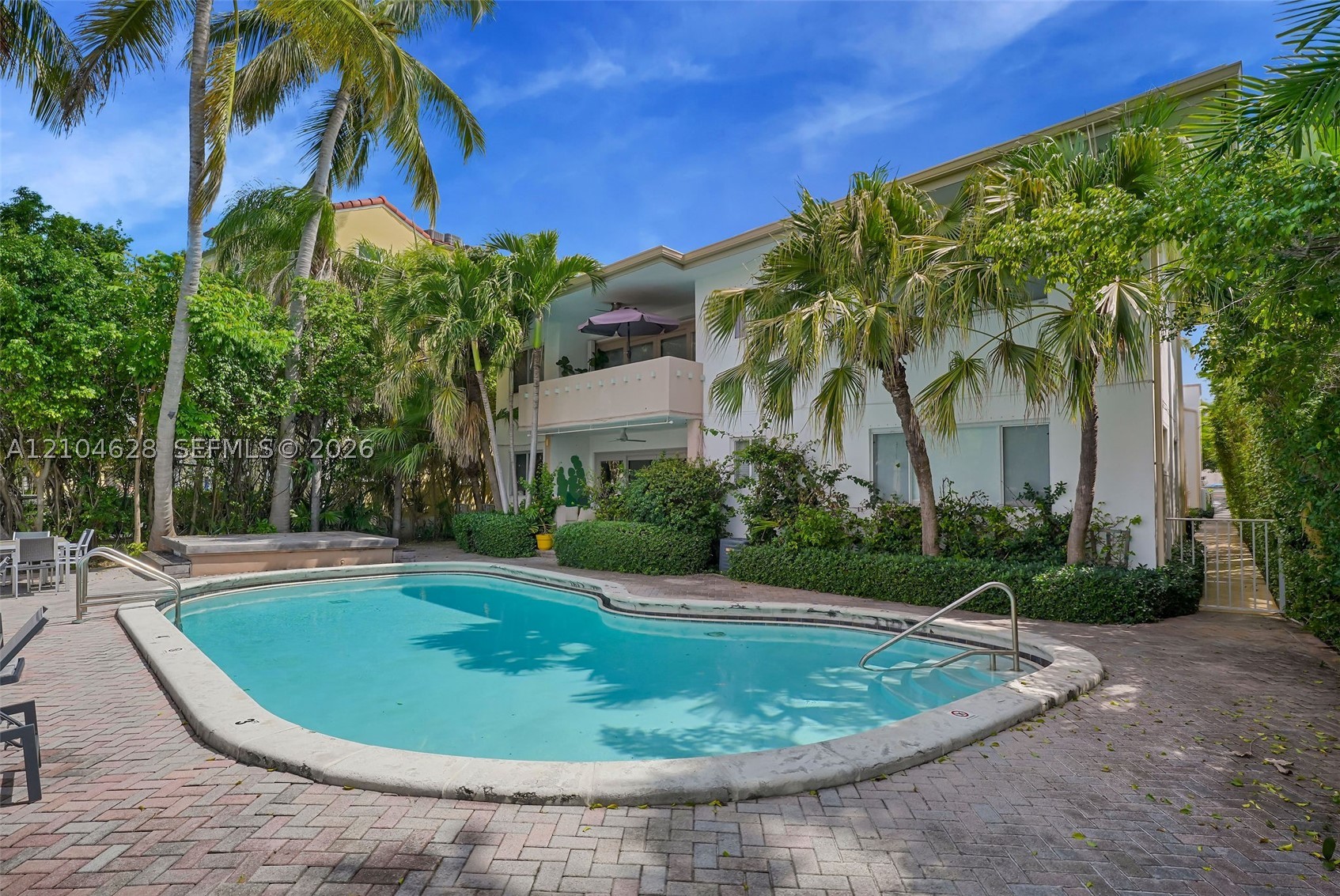 4800 Pine Tree Dr #101, Miami Beach FL 33140