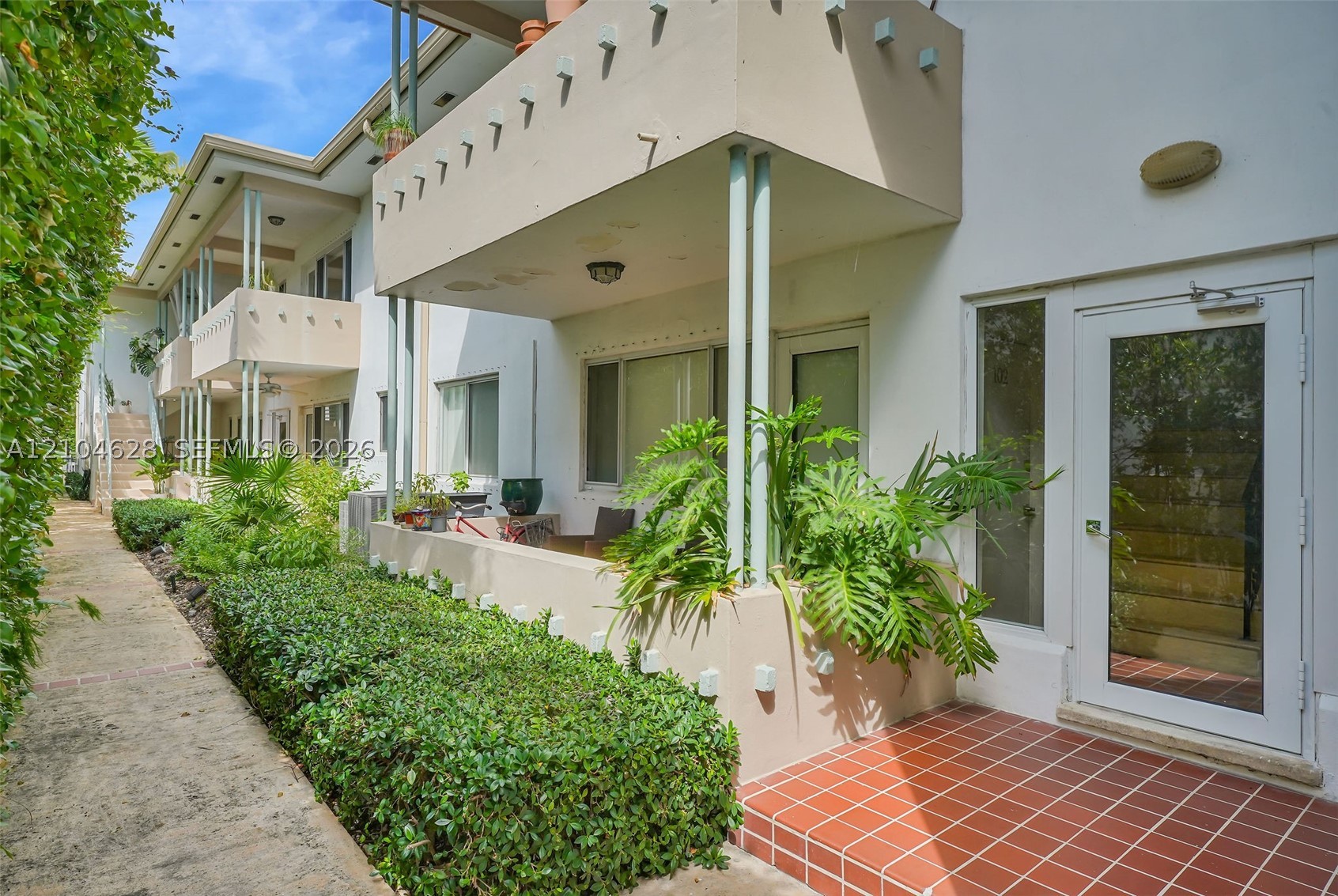 4800 Pine Tree Dr #101, Miami Beach FL 33140