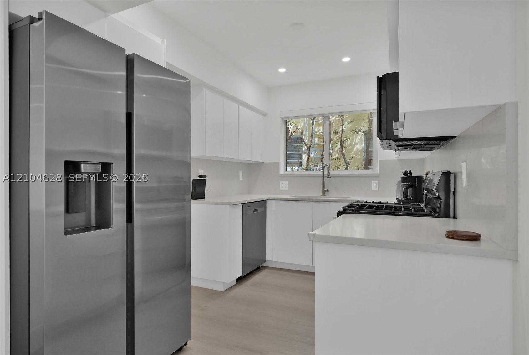 4800 Pine Tree Dr #101, Miami Beach FL 33140