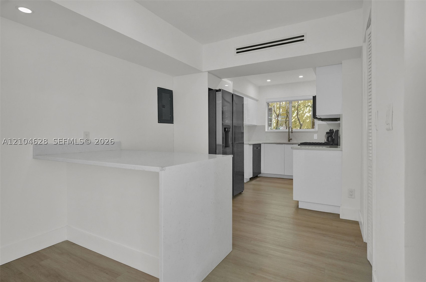 4800 Pine Tree Dr #101, Miami Beach FL 33140
