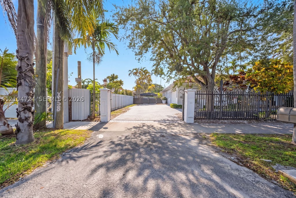 5750 SW 67th Ave, Miami FL 33143