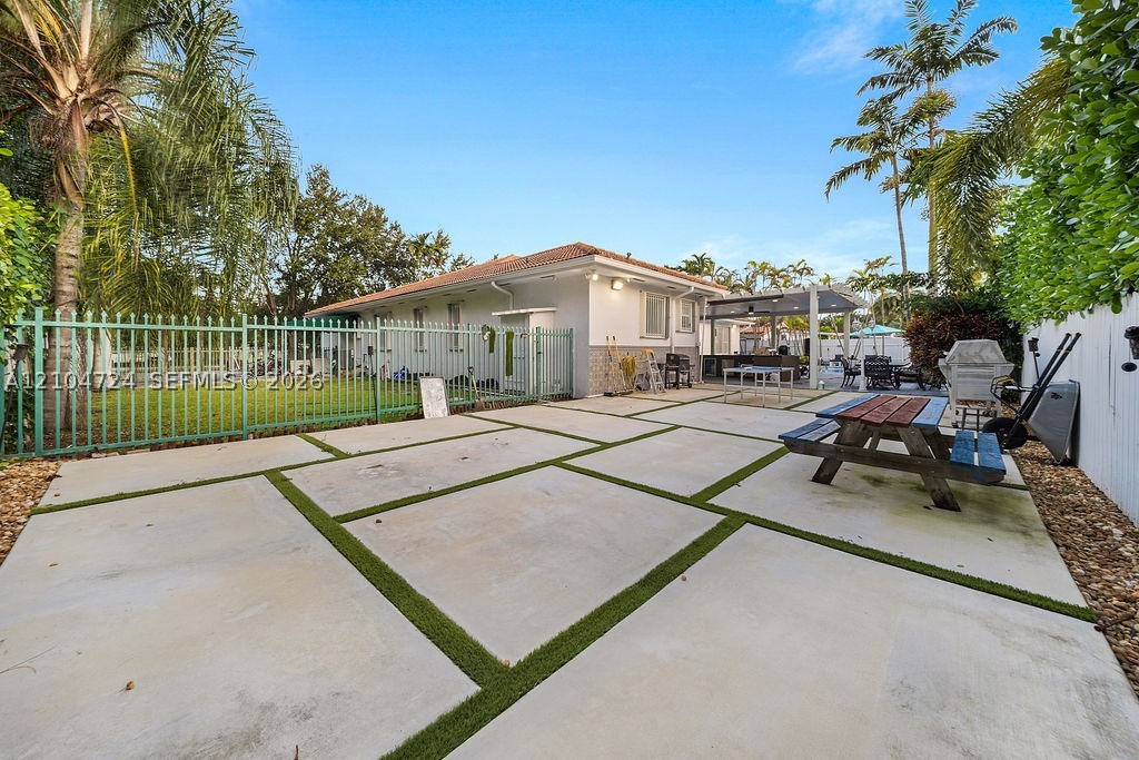 5750 SW 67th Ave, Miami FL 33143