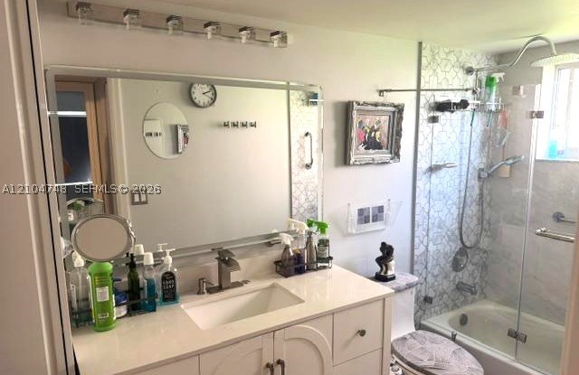 7523 Granville Dr #112, Tamarac FL 33321