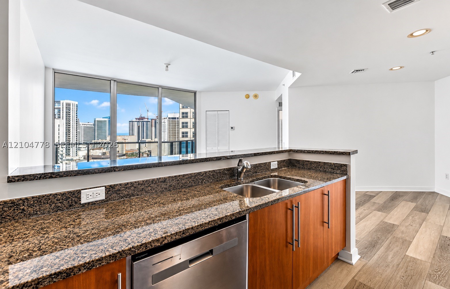 300 S Biscayne Blvd #T-2407, Miami FL 33131
