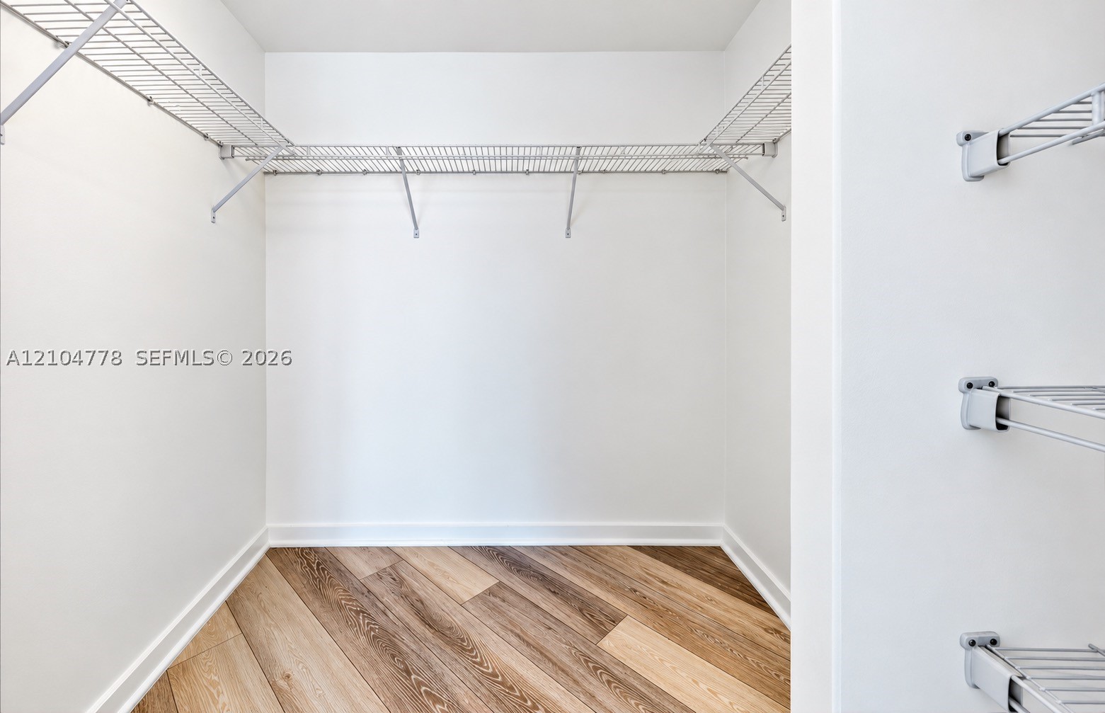 300 S Biscayne Blvd #T-2407, Miami FL 33131
