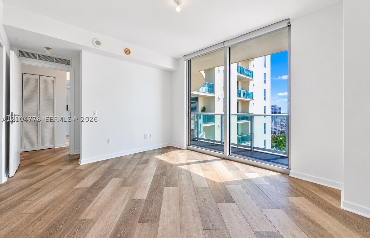 300 S Biscayne Blvd #T-2407, Miami FL 33131