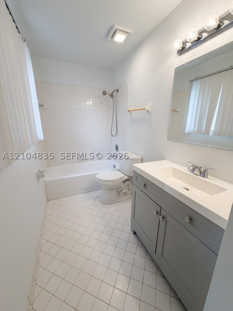 3433 NW 44th St #108, Oakland Park FL 33309