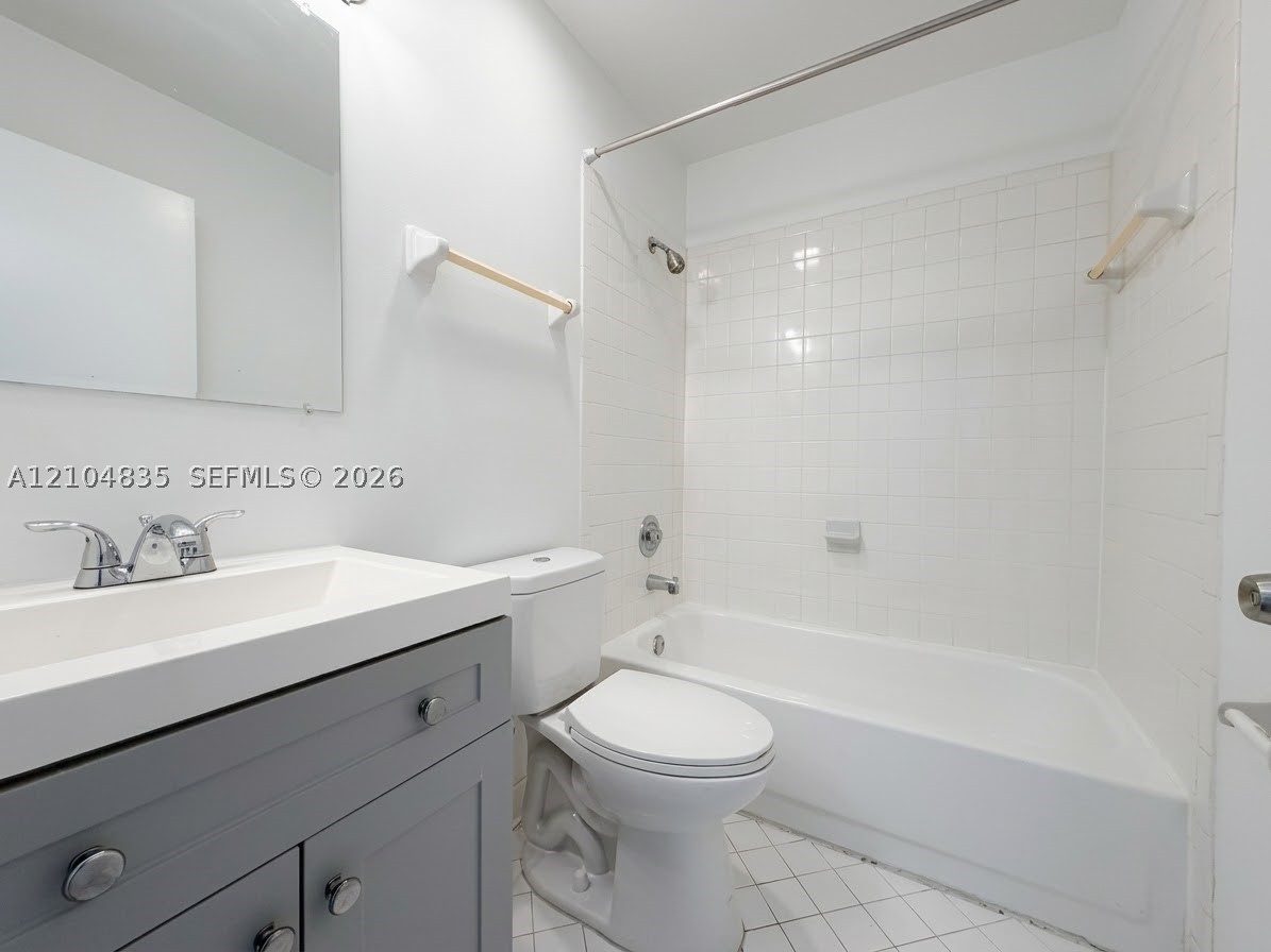 3433 NW 44th St #108, Oakland Park FL 33309
