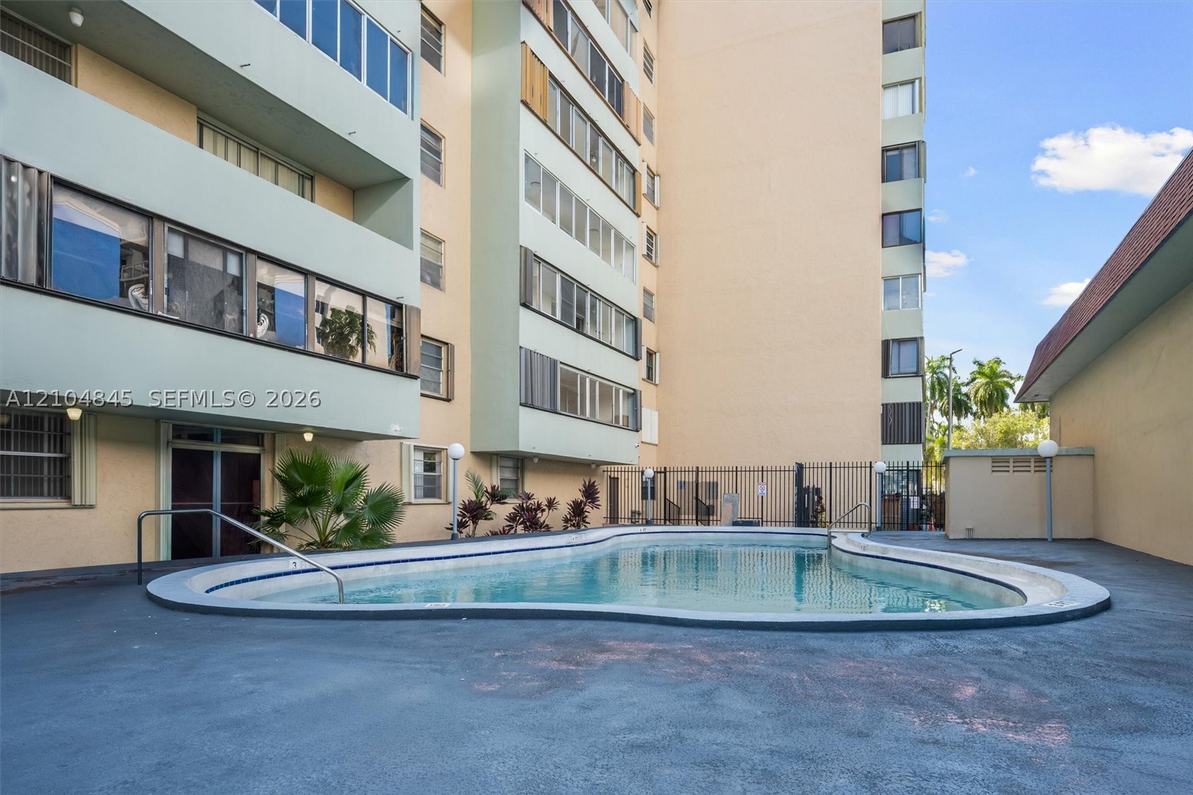 5055 NW 7th St #908, Miami FL 33126