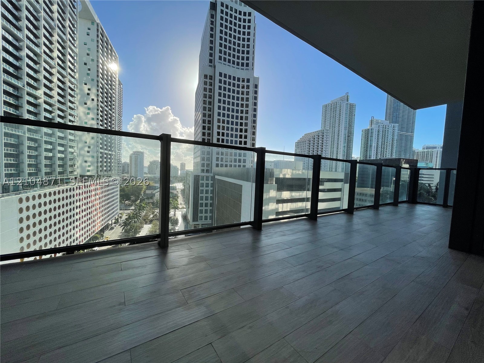 68 SE 6th St #909, Miami FL 33131