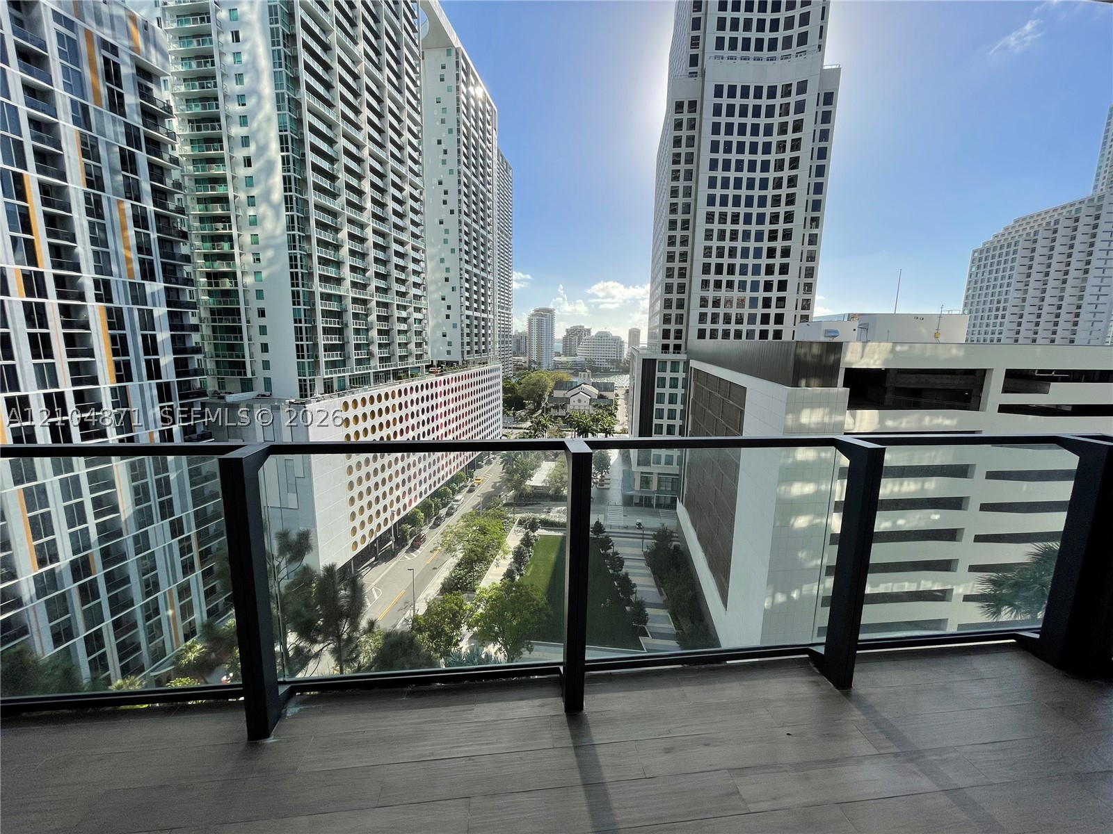 68 SE 6th St #909, Miami FL 33131
