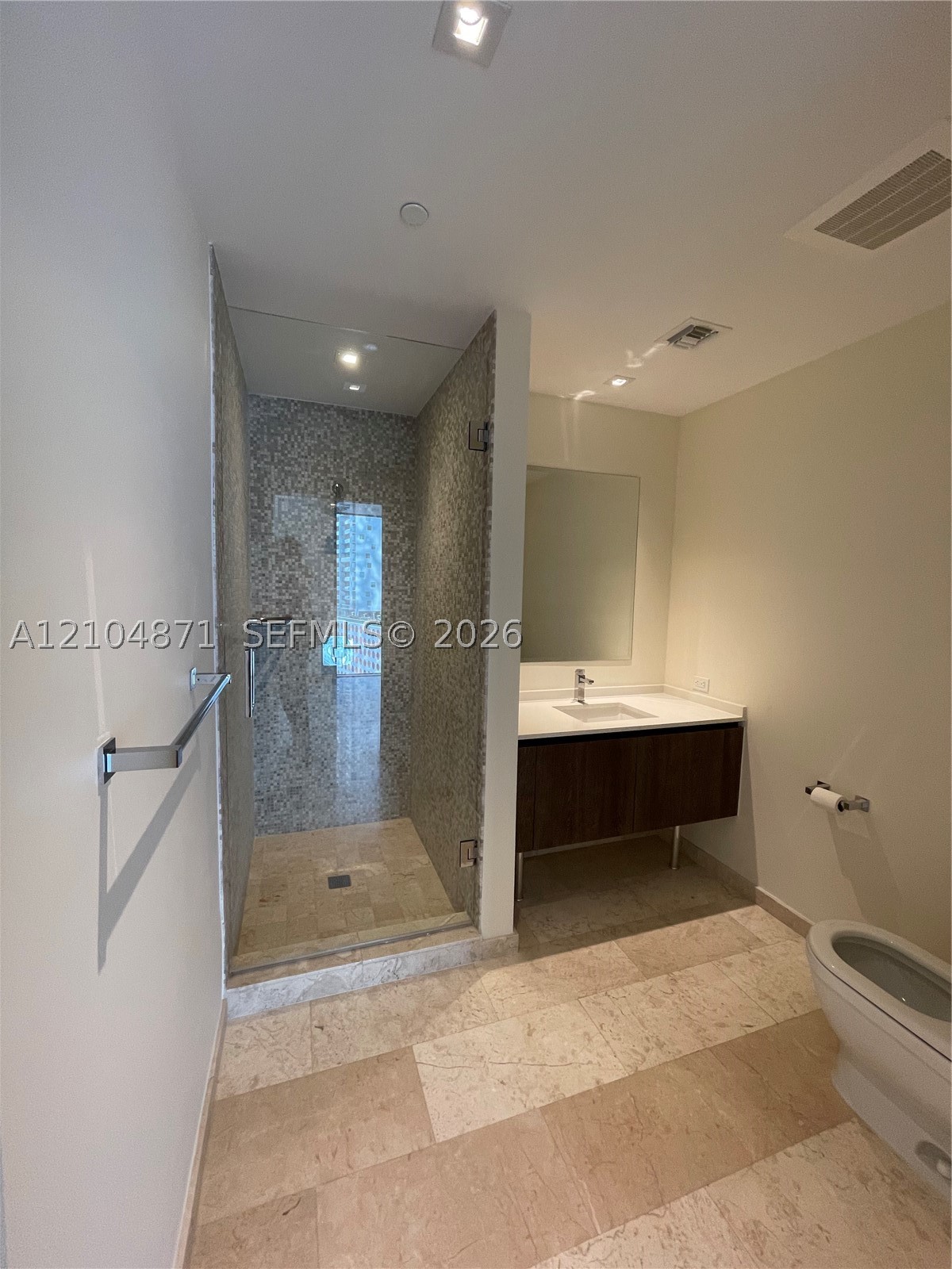 68 SE 6th St #909, Miami FL 33131
