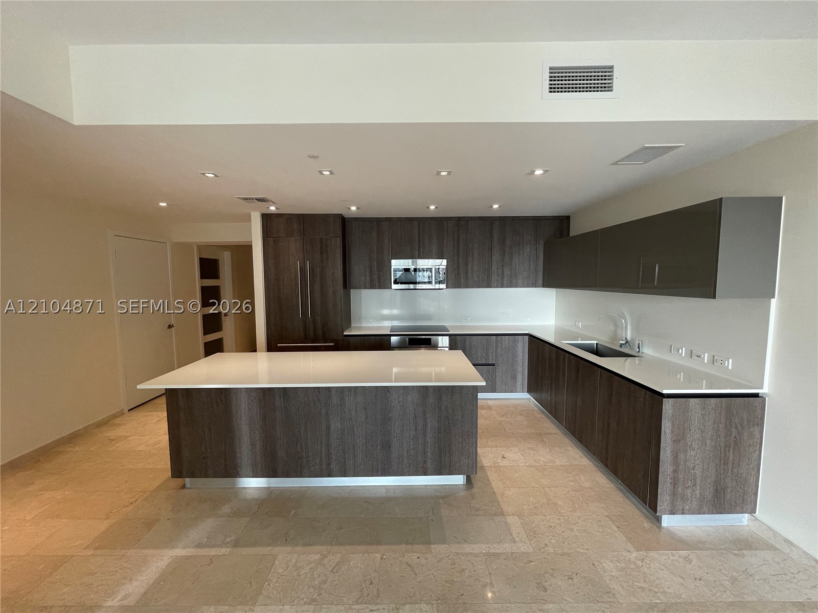 68 SE 6th St #909, Miami FL 33131