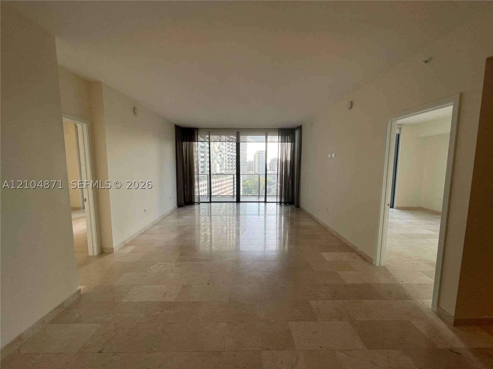 68 SE 6th St #909, Miami FL 33131