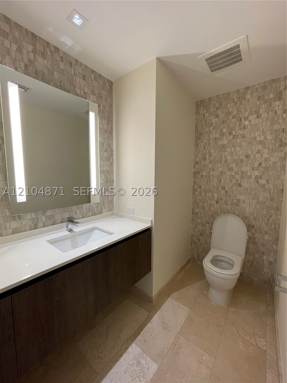 68 SE 6th St #909, Miami FL 33131