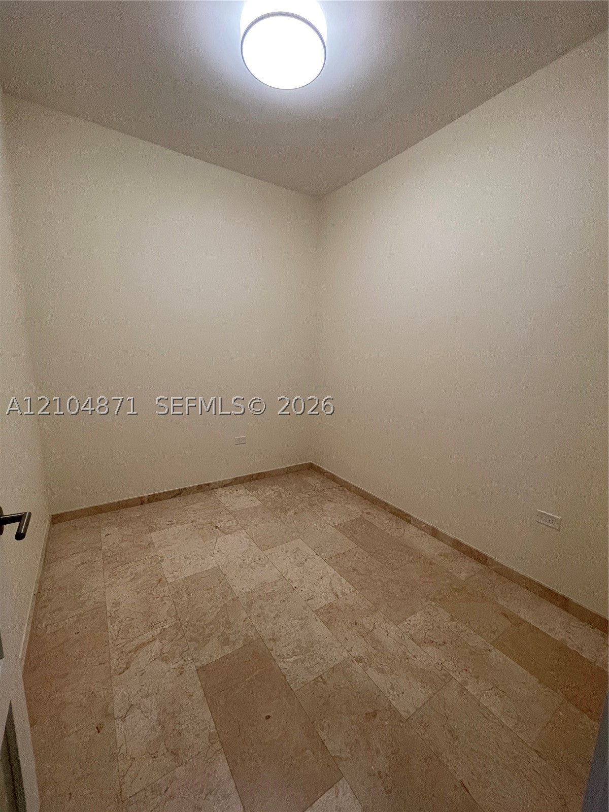 68 SE 6th St #909, Miami FL 33131